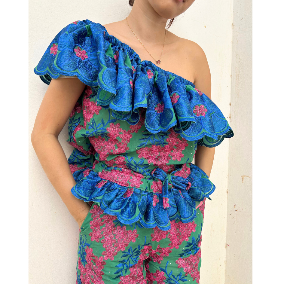 Ensemble - One shoulder