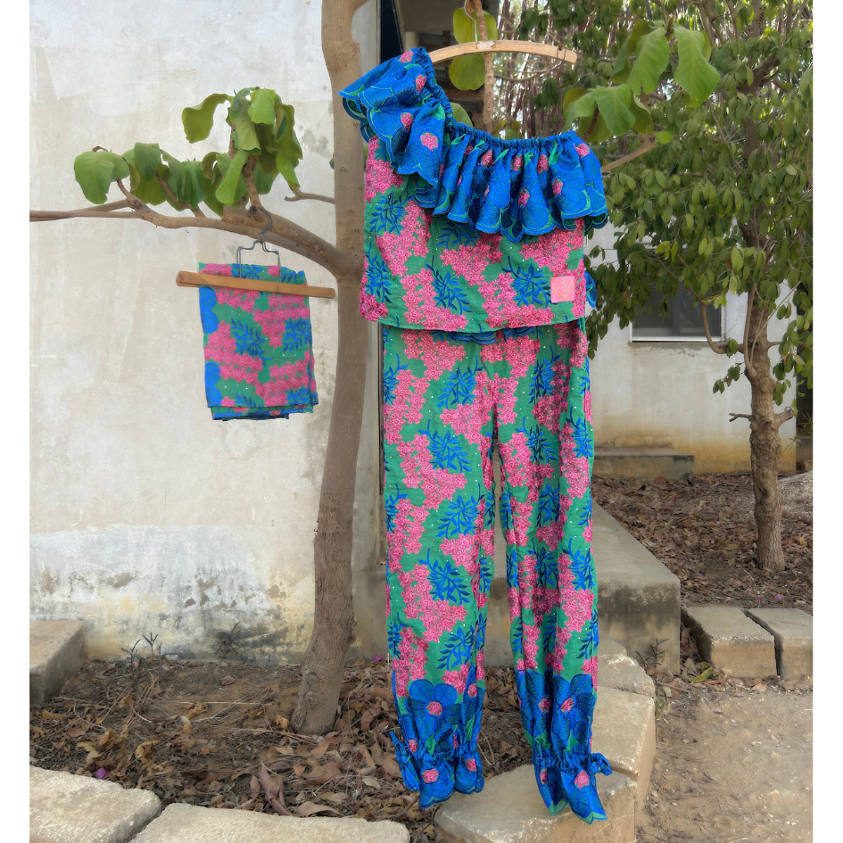 Ensemble - One shoulder