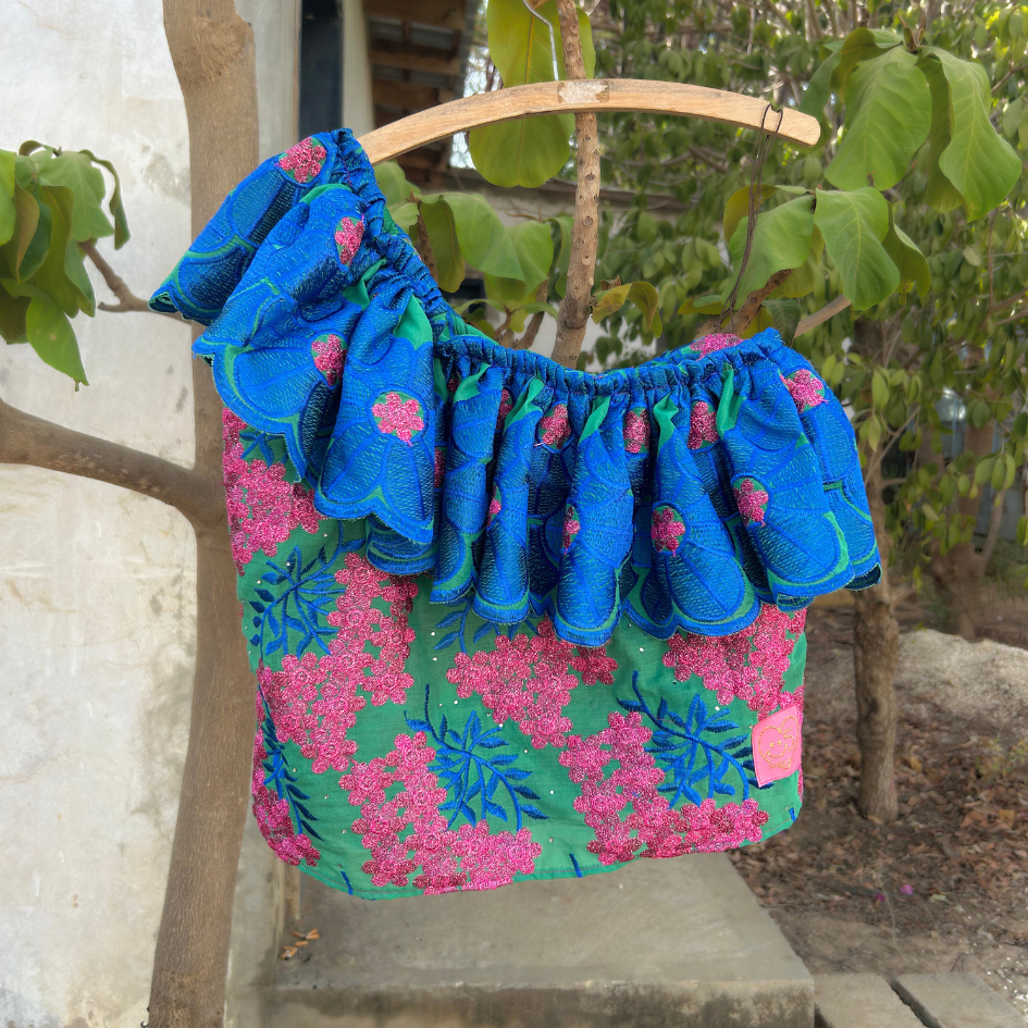 Ensemble - One shoulder